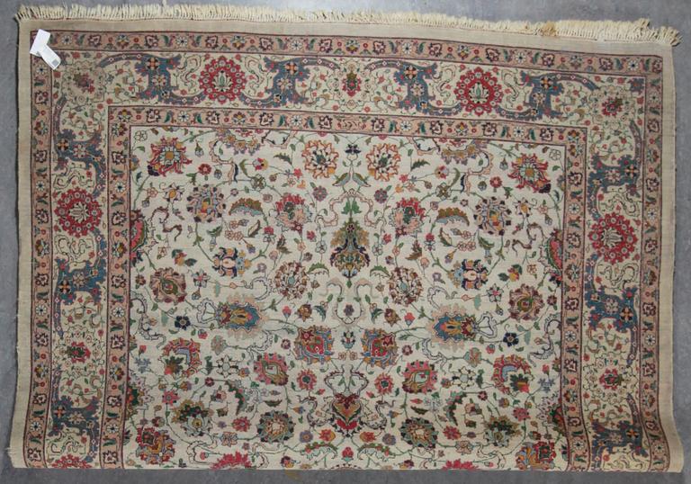 MATTA, semiantik/old Täbris. Ca 329 x 240 cm.