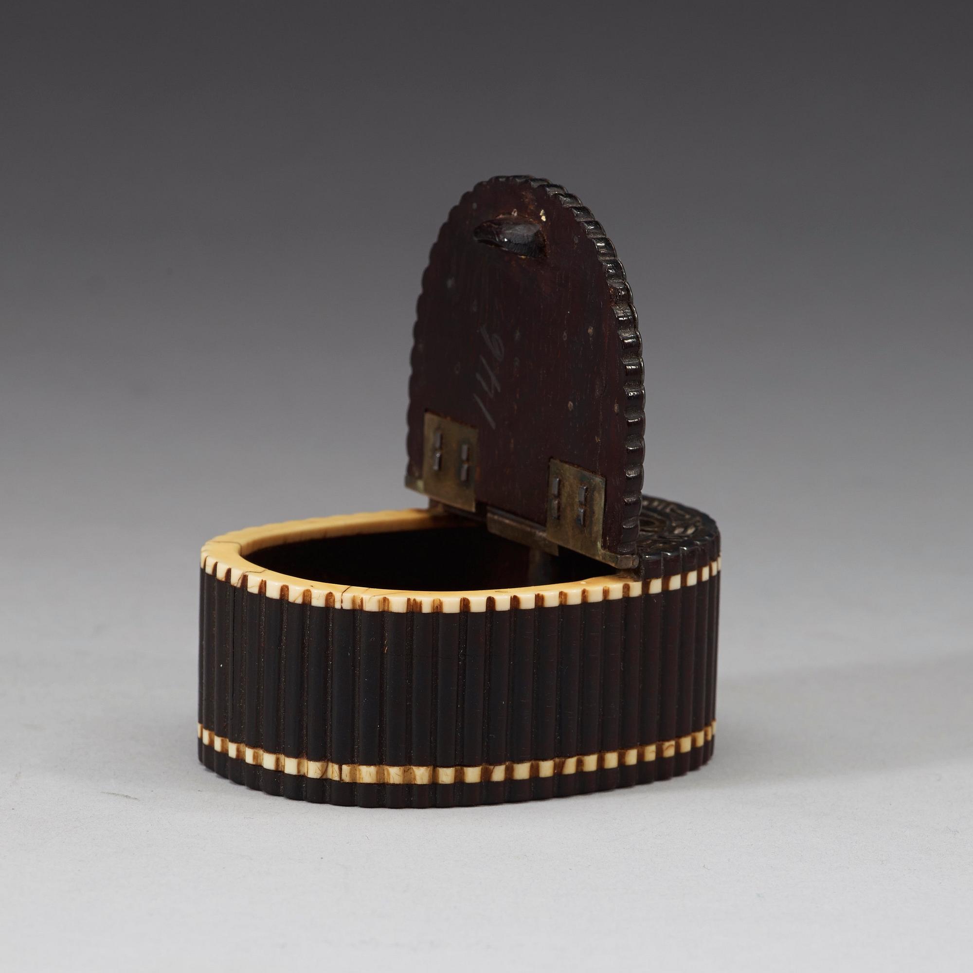 SNUSDOSA, hardwood. Qing dynasti, 1800-tal.