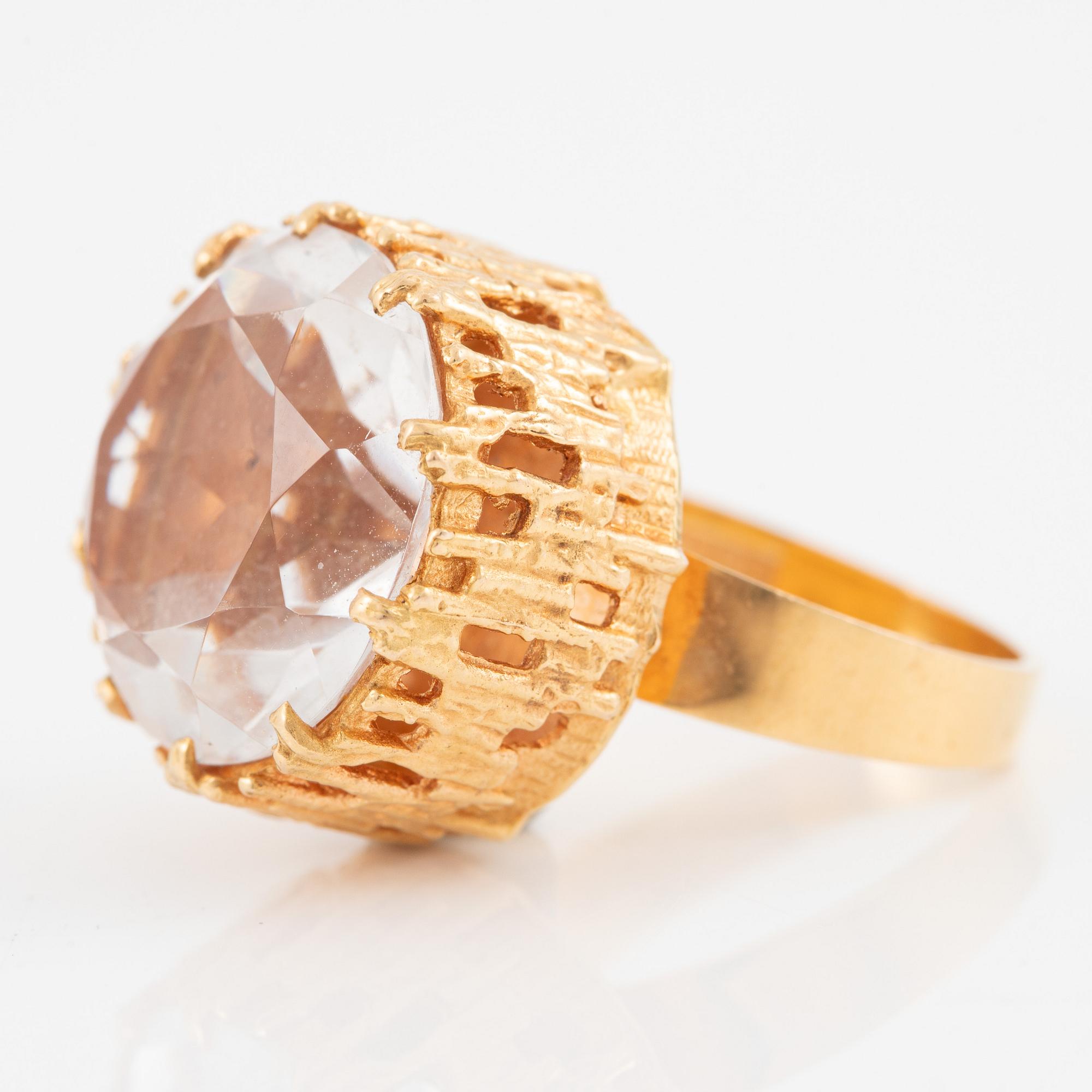 Ring, Bengt Hallberg, 18K guld med bergkristall.