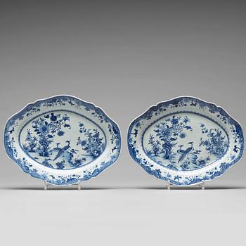 936. A pair of blue and white serving dishes, Qing dynasty, Qianlong (1736-95).