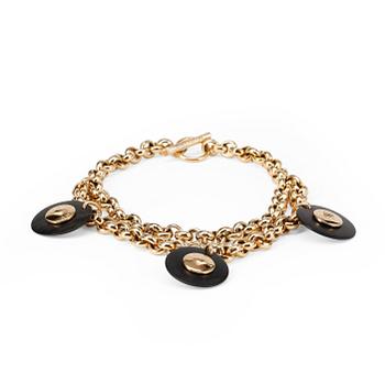 527. GIVENCHY, a gold colored metal chain necklace.