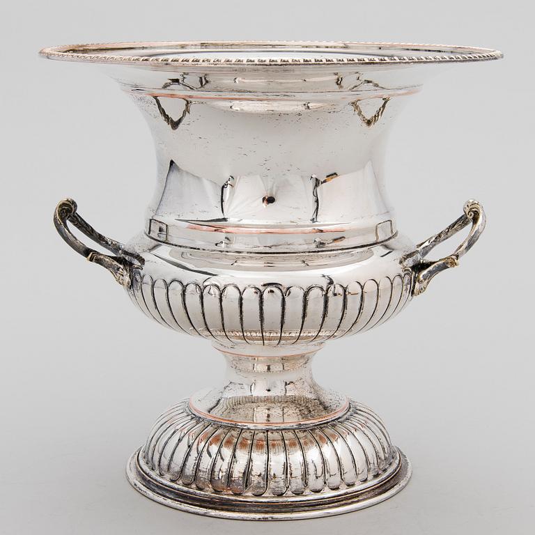 A CHAMPAGNE COOLER, silver on copper, England early 20th century.