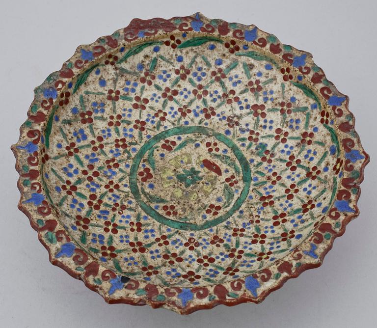 SKÅL PÅ FOT, keramik, Sydostasien, 1900-talets början.