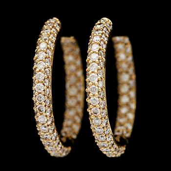 ÖRHÄNGEN, 176 briljantslipade diamanter, tot. 3.29 ct.