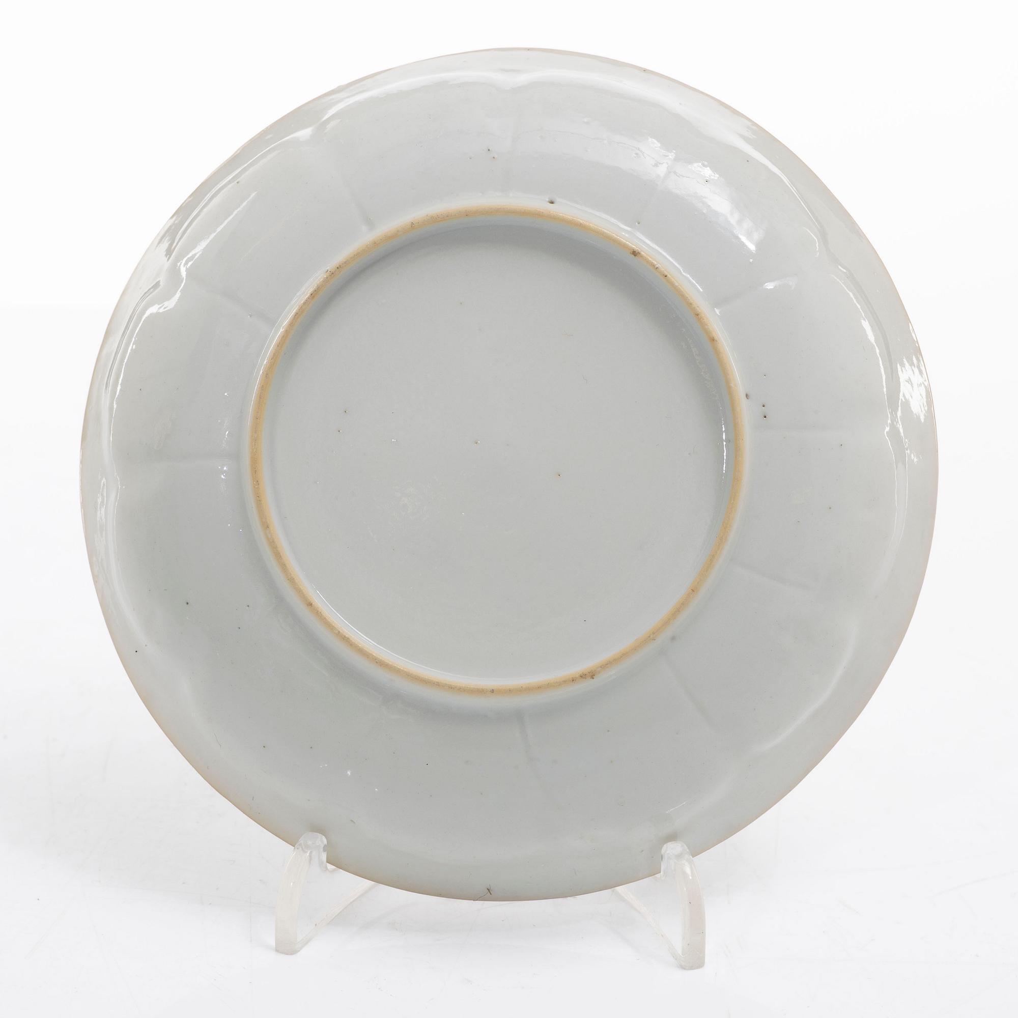 Mugg, bålskål samt fat, tre stycken, porslin. Qingdynastin, 1700-tal.