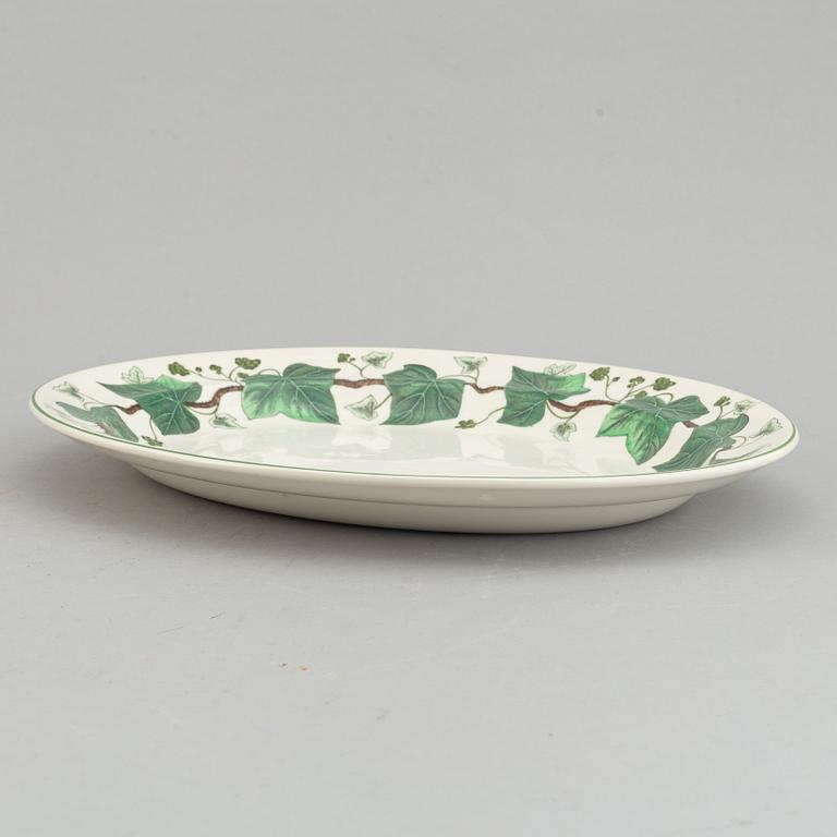 A part 'Napoelon Ivy' dinner and coffee service, Wedgwood, England, second half of the 20th century (53 pieces).