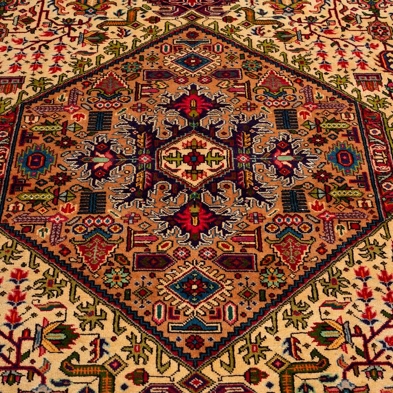 Matta, Täbris, 364 x 273 cm.
