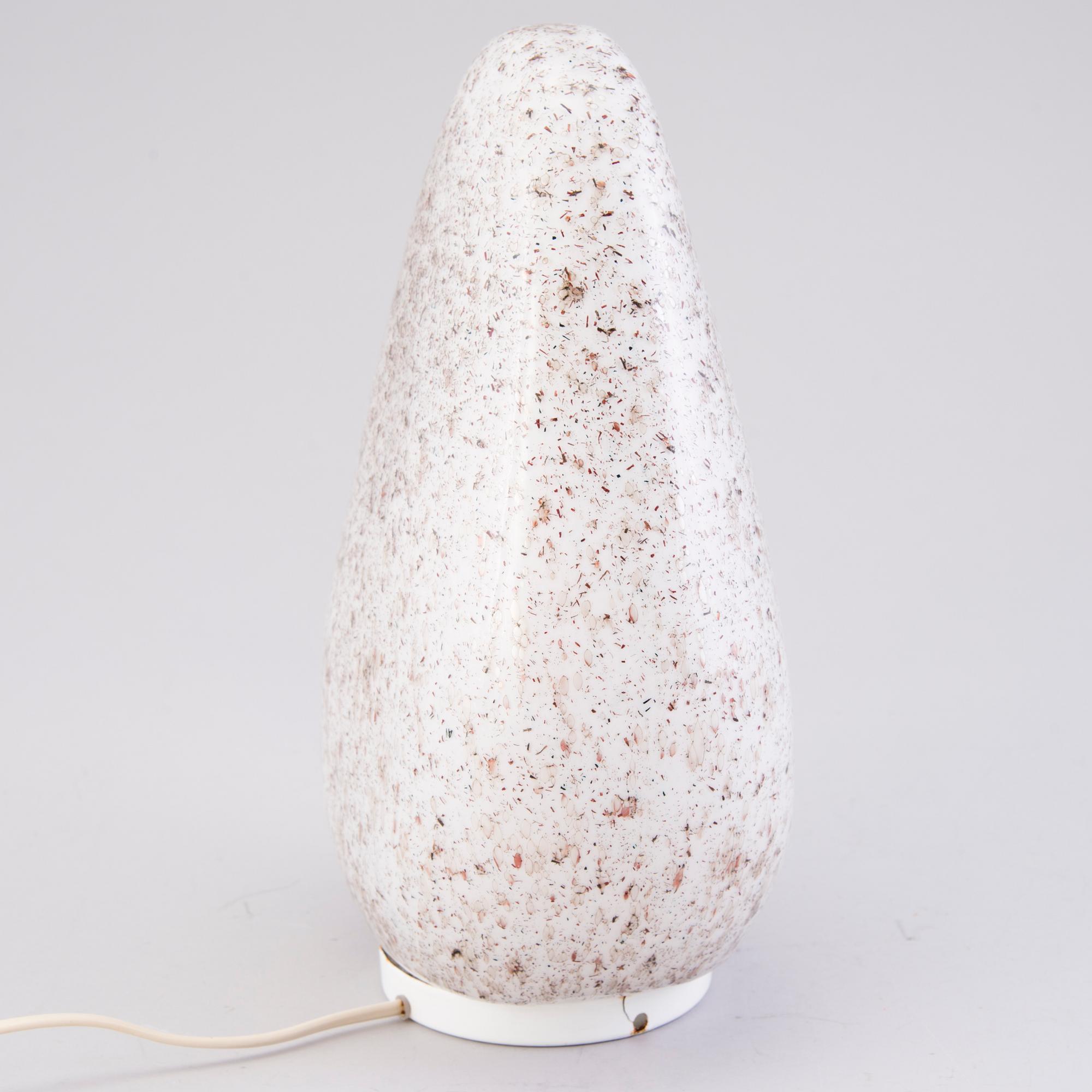 VALAISIN, lasia ja maalattua metallia, Orno Stockmann, 1900-luvun loppu.