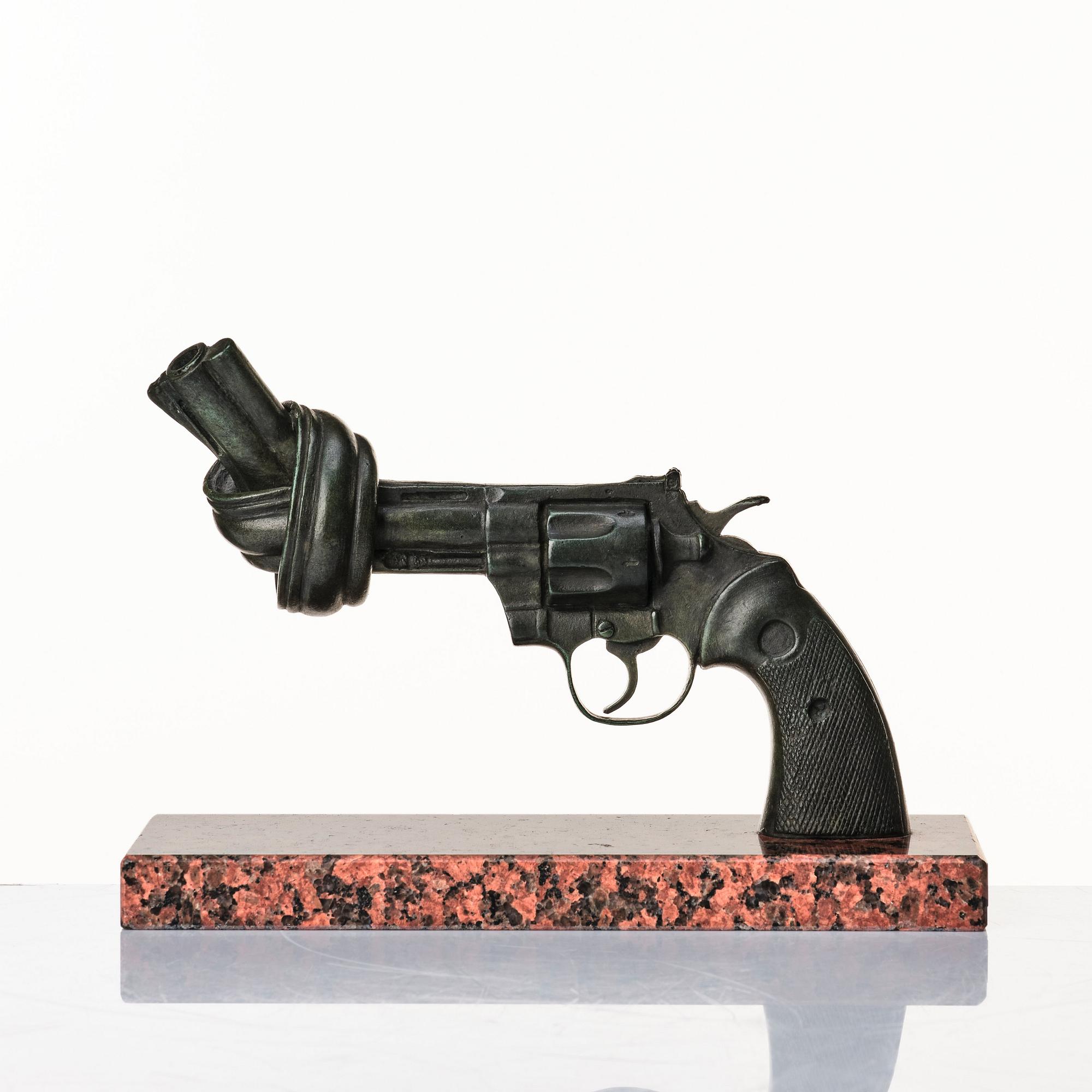 Carl Fredrik Reuterswärd, "Non-Violence".