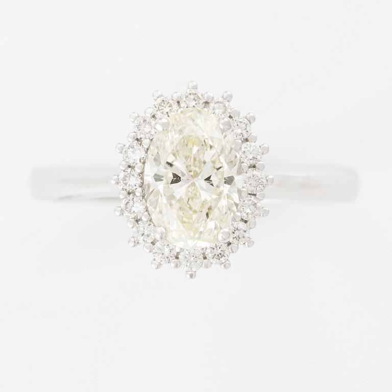Ring with an oval brilliant-cut diamond of 1.20 ct accompanied by the following GIA report.