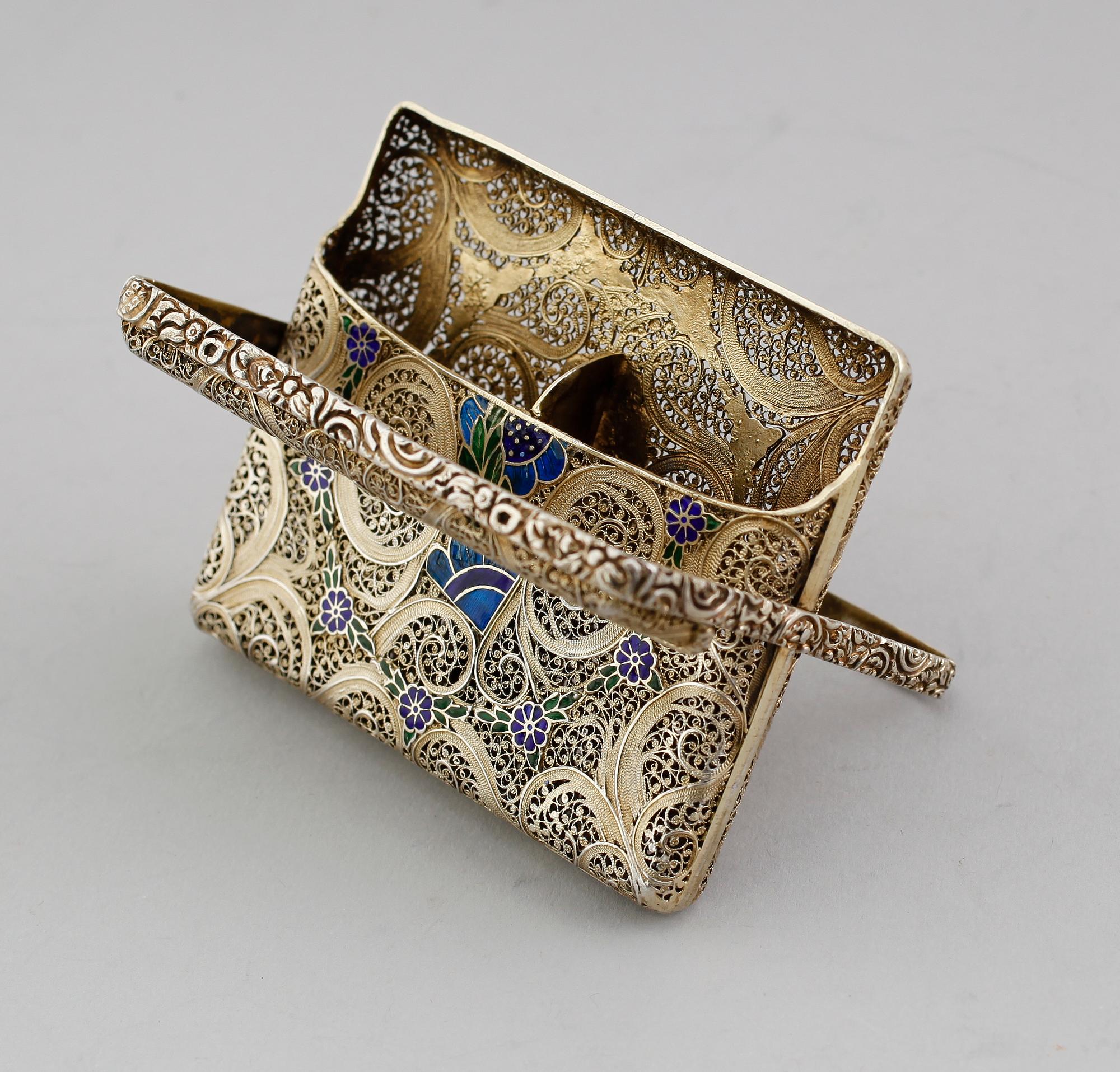 CIGARETTETUI, silver, 1900-talets första hälft. Vikt ca 86 gram.
