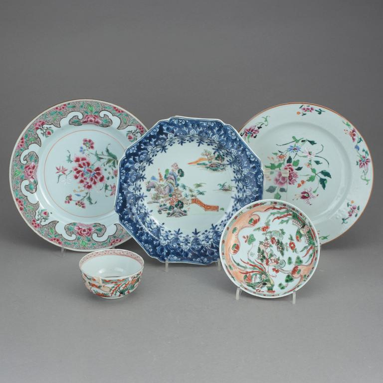TALLRIKAR, 3 st, och KOPP med FAT, porslin, Kina, 1700-tal.
