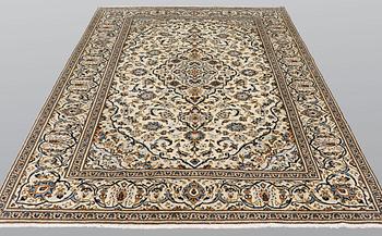 A carpet, Kashan, ca 297 x 200 cm.