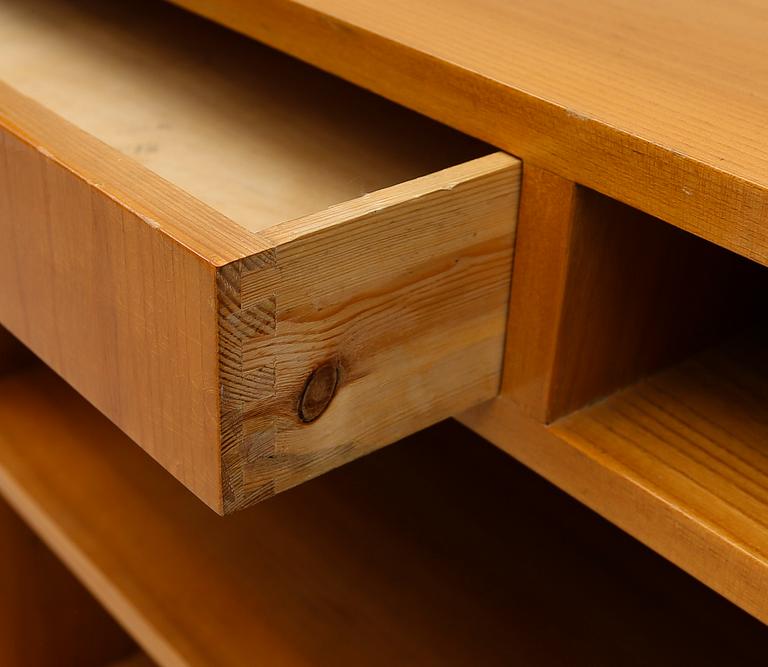 BOKHYLLA, 1900-talets första hälft.