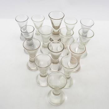 Snapsglas 15 st sk kaptensglas 1900-talets första hälft.