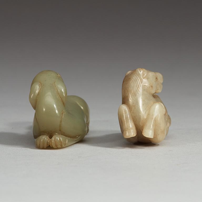 Two carved nephrite figures of animals, Qing dynasty (1644-1912).