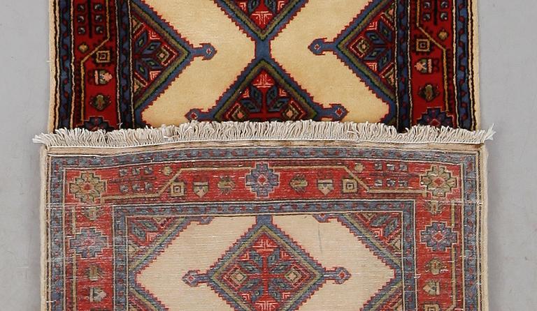 MATTA, Täbriz, ca 238 x 78 cm.