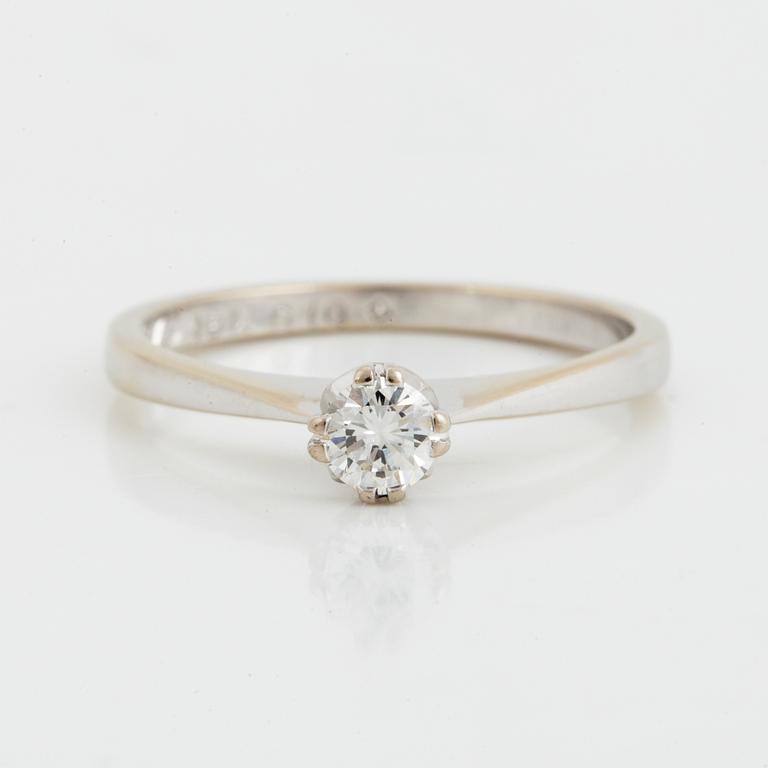RING, med briljantslipad diamant 0.22 ct enligt gravyr.