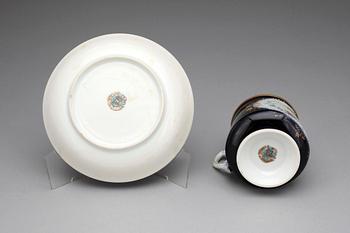 CHOKLADKOPP MED FAT, porslin, Kornilov, Ryssland, dat 29/7 1888.