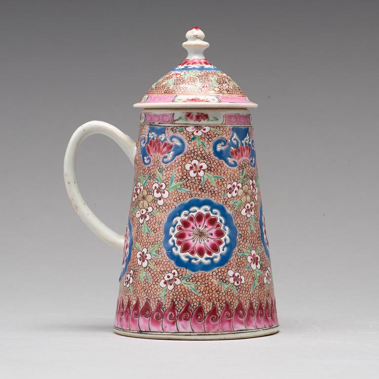 KAFFEKANNA med LOCK, porslin. Qingdynastin, Yongzheng (1723-35).