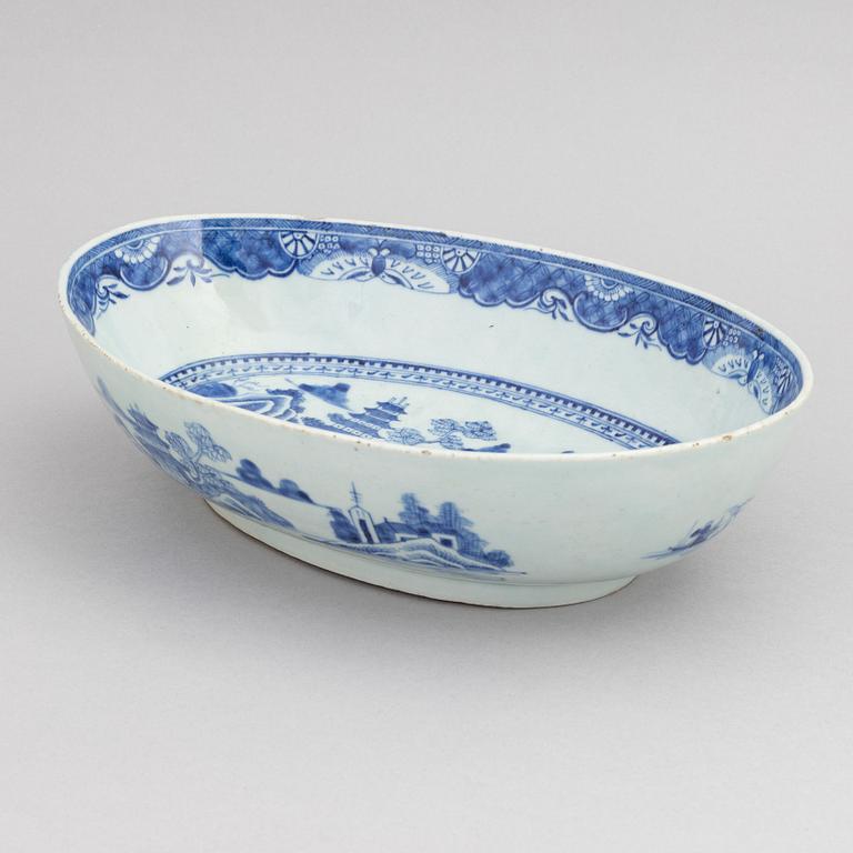 A Chinese blue and white dish with cover, tureen with cover, a strainer and a dish, Qing dynasty, Qianlong and Jiaqing.