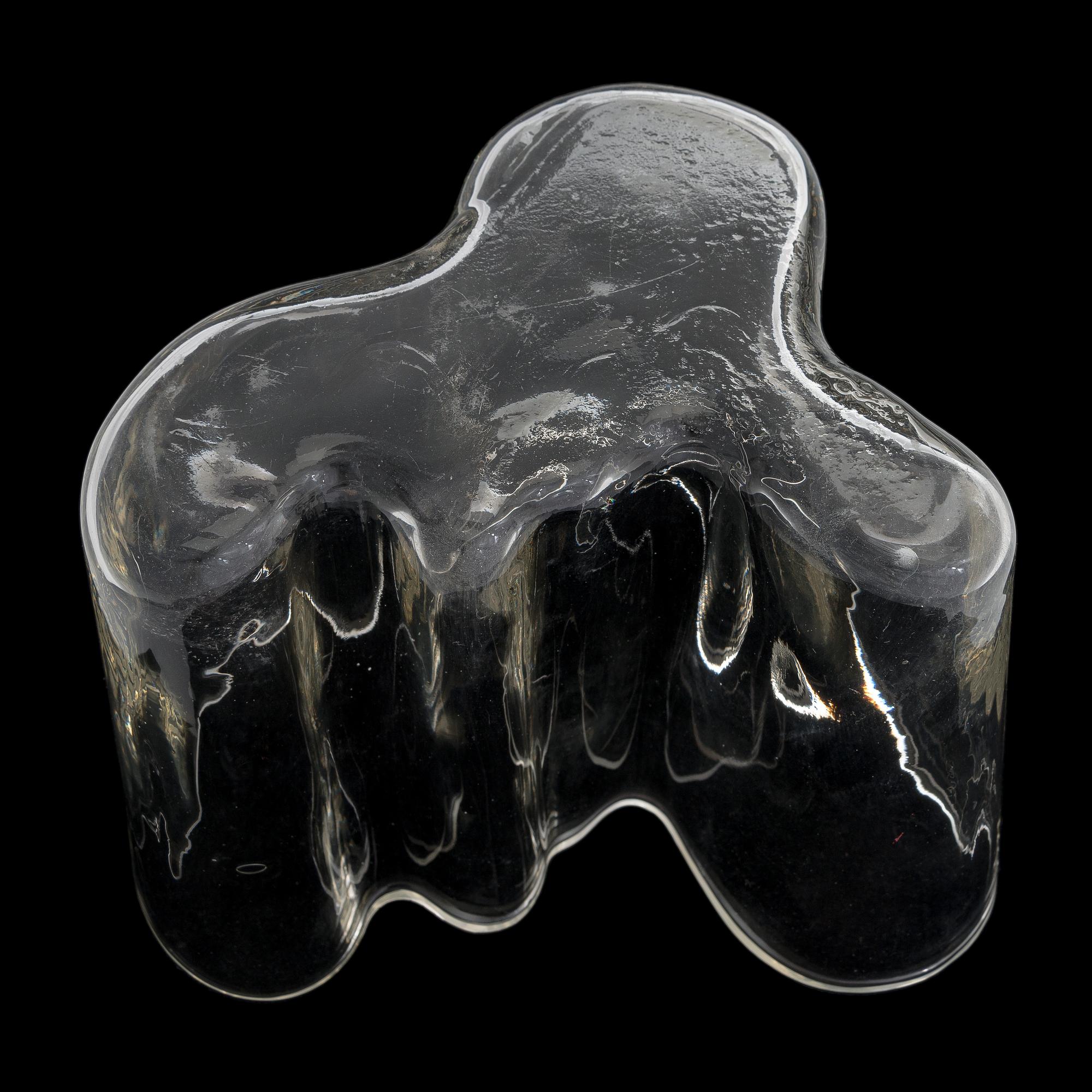 Alvar Aalto, A '9750' vase Karhula Glassworks in production 1937-1949.