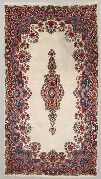 MATTA, old/semiantik, Kirman, ca 229 x 124 cm.