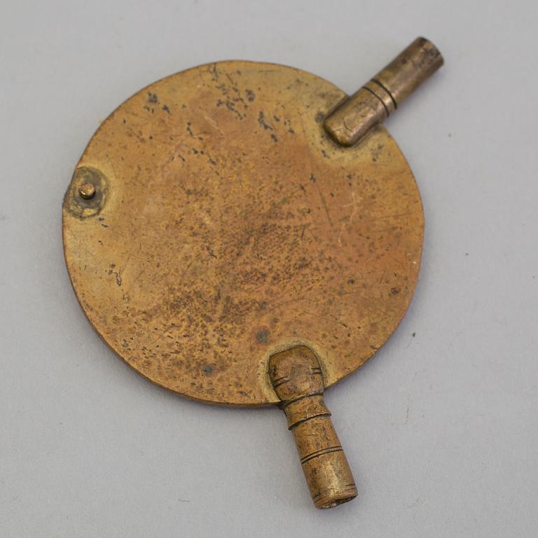 A gilded brass baroque travel clock from around 1700, with original case.