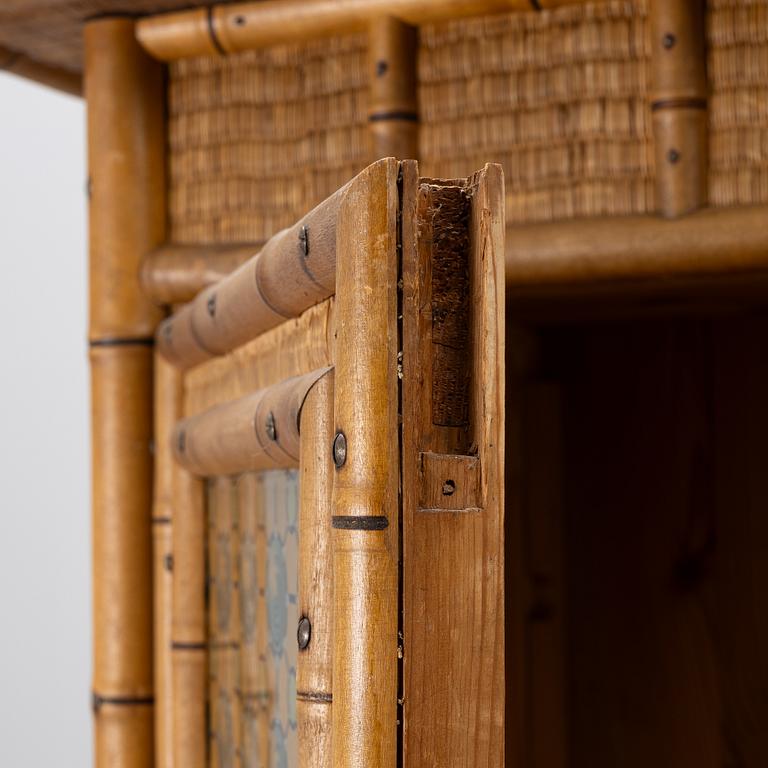 Klädskåp, omkring år 1900.