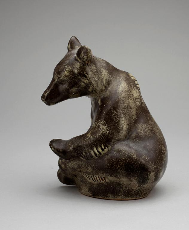 FIGURIN, lergods, tillskriven Knud Khyn bär otydl sign.