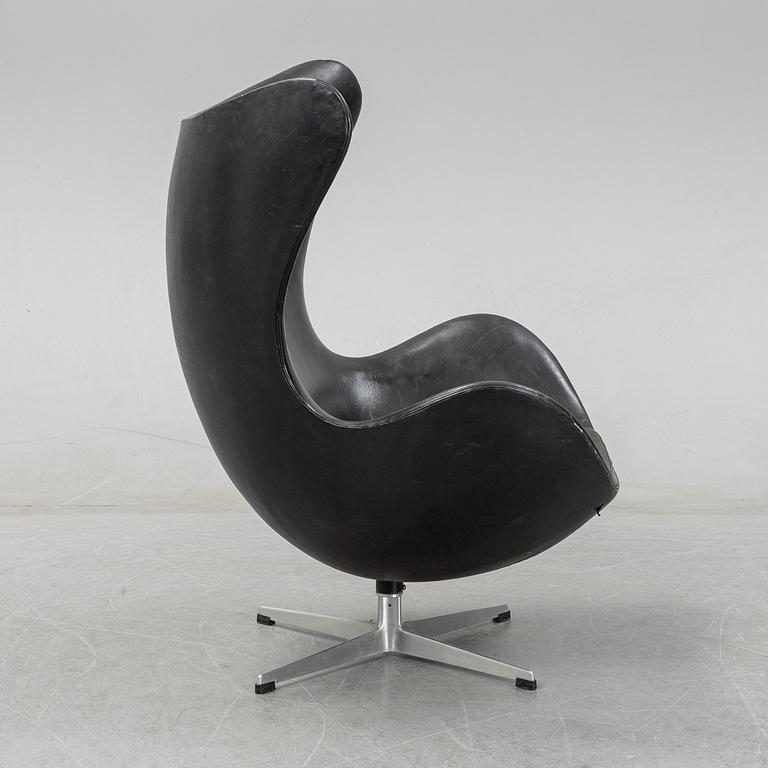 ARNE JACOBSEN, A easy chair "Egg chair" designed for Fritz Hansen, Denmark.