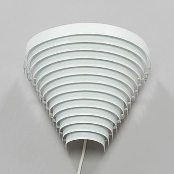 Alvar Aalto, Vägglampa modell A 910, Artek.