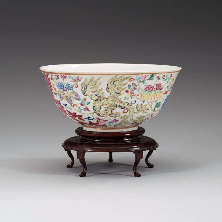 SKÅL, porslin. Qing dynastin med Guangxus sex karaktärers märke och period (1875-1908).