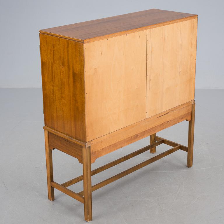 SKÅP, formgivet av C A Acking, brickmärkt Nordiska Kompaniet, Stockholm, 1900-talets mitt.