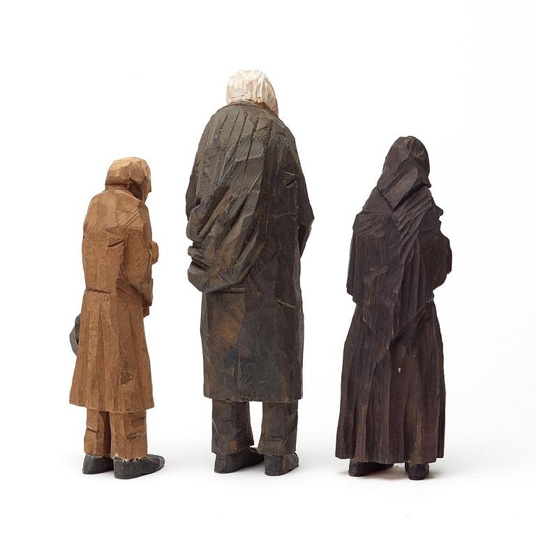 Axel Petersson Döderhultarn, AXEL PETERSSON DÖDERHULTARN, 8 pieces, sculptures, carved wood, signed with a rubber stamp, some are dated.