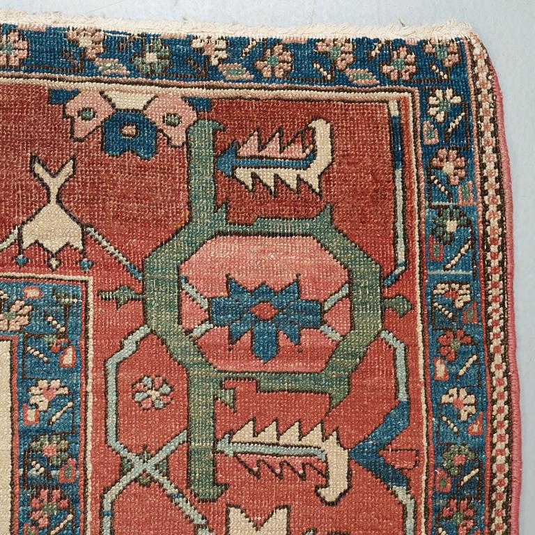 CARPET. Antique Heriz. 431,5 x 301 cm.