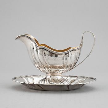 A parcel gilt rococo style sauce boat, maker's mark DAvid Andersen & Co, Stockholm, 1911.