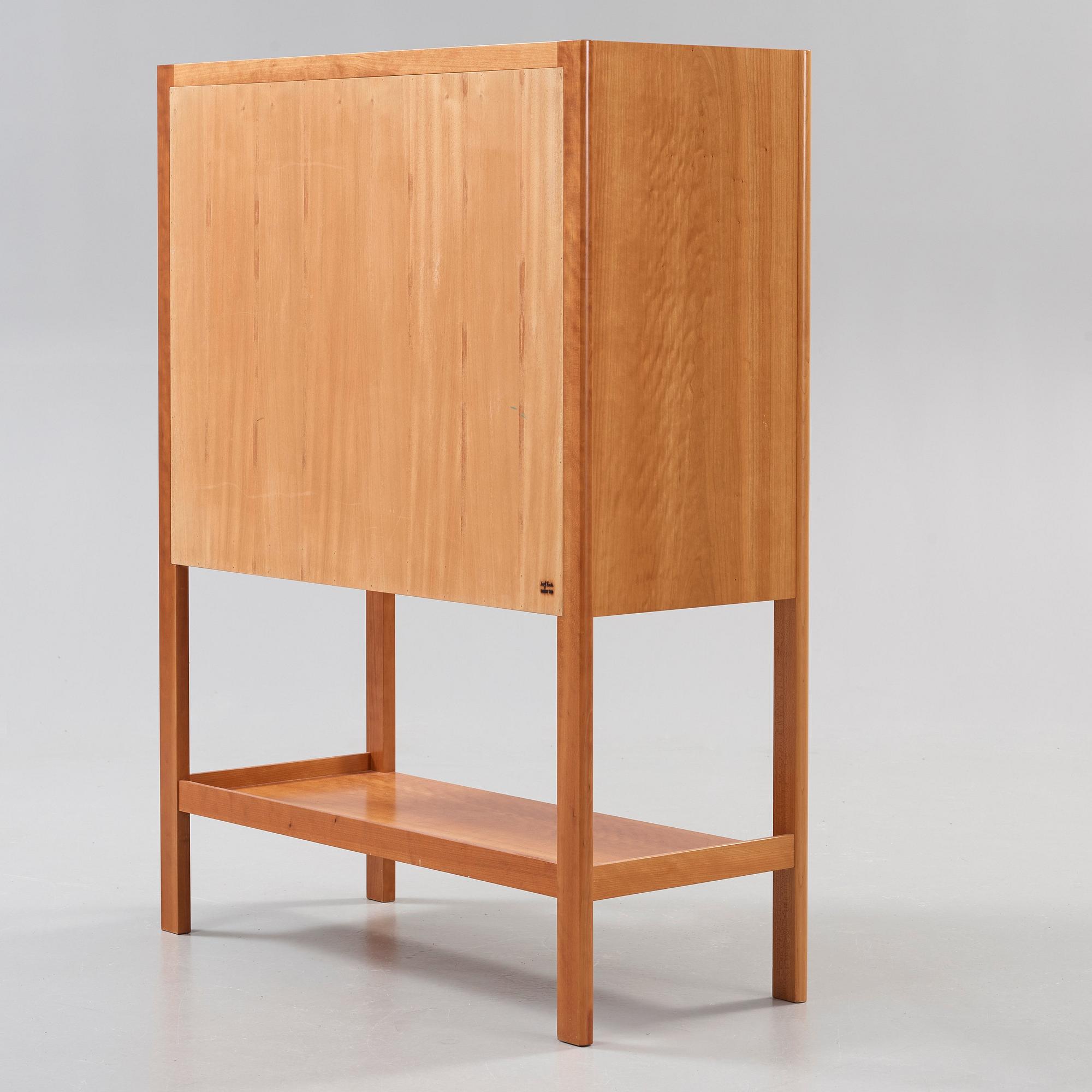 JOSEF FRANK, skåp, Firma Svenskt Tenn, modell 2135.