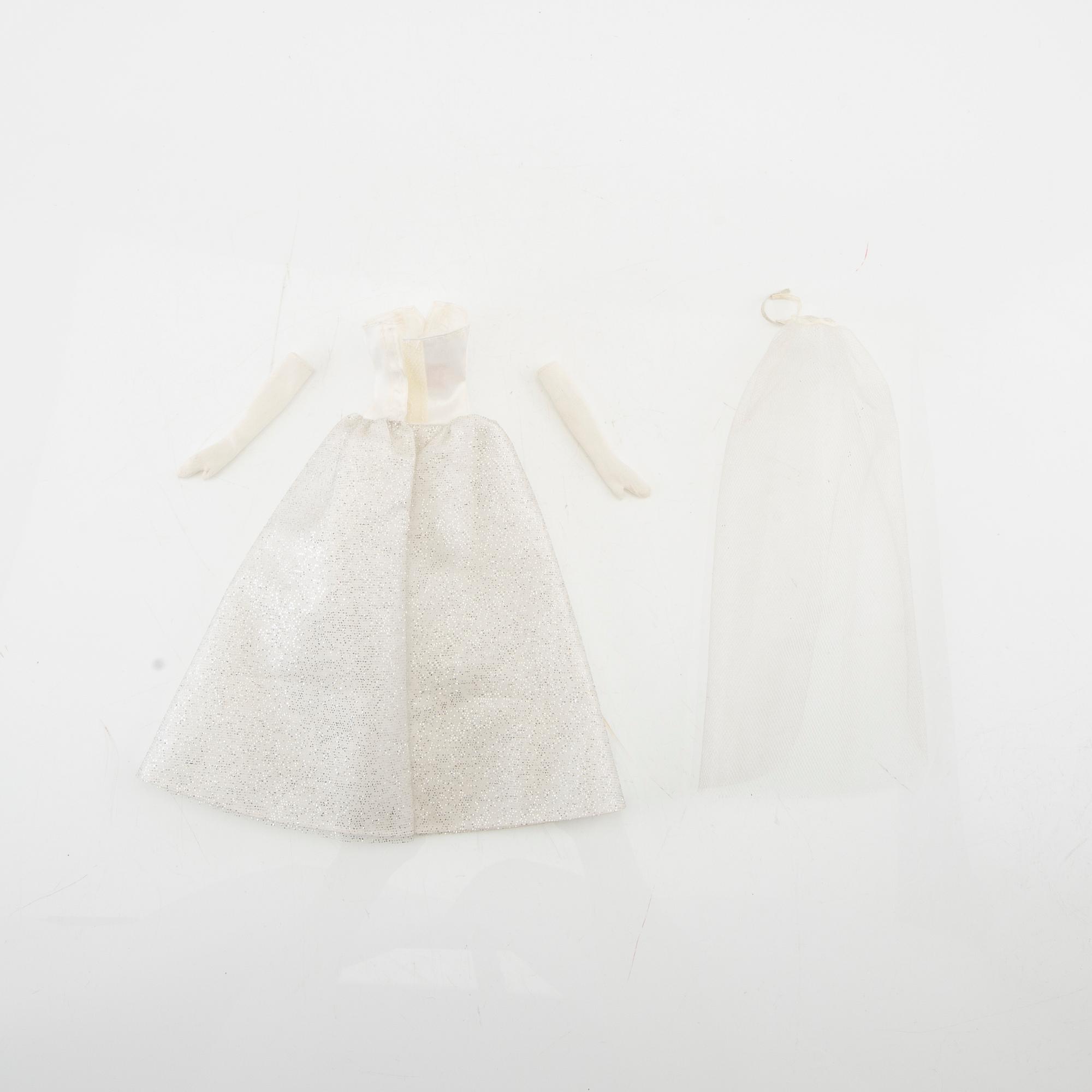 Bild-Lilli doll Germany 1956-64 and various clothes including Lilly clothes.