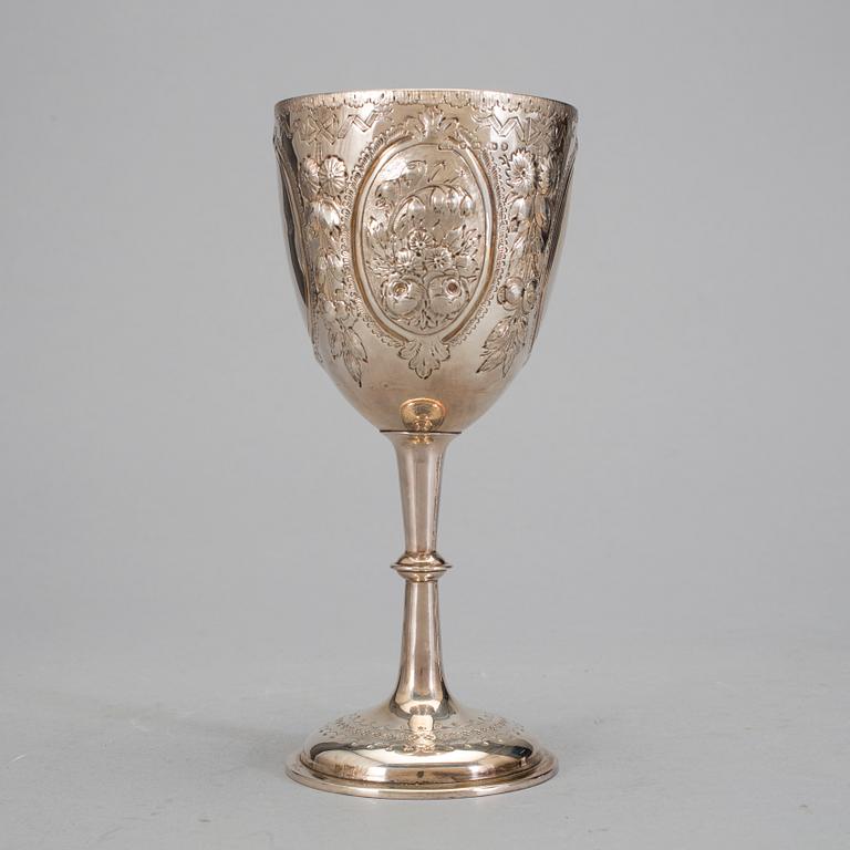VINGLAS, sterlingsilver, Viktoriansk, Birmingham, 1872. Vikt ca 207 gram.