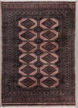 MATTA, Tekke Bochara. Ca 142 x 211 cm.