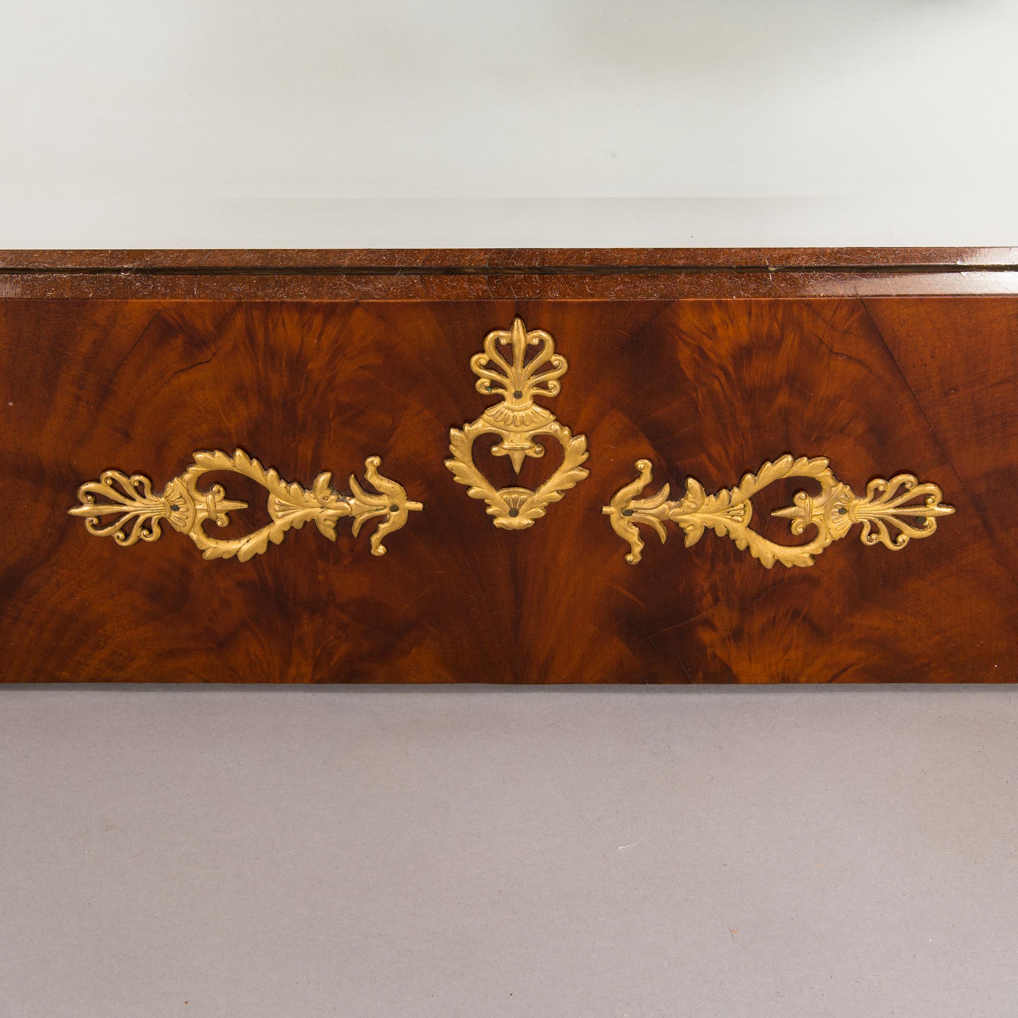 Peili ja konsolipöytä, 1800-luvun loppupuoli.