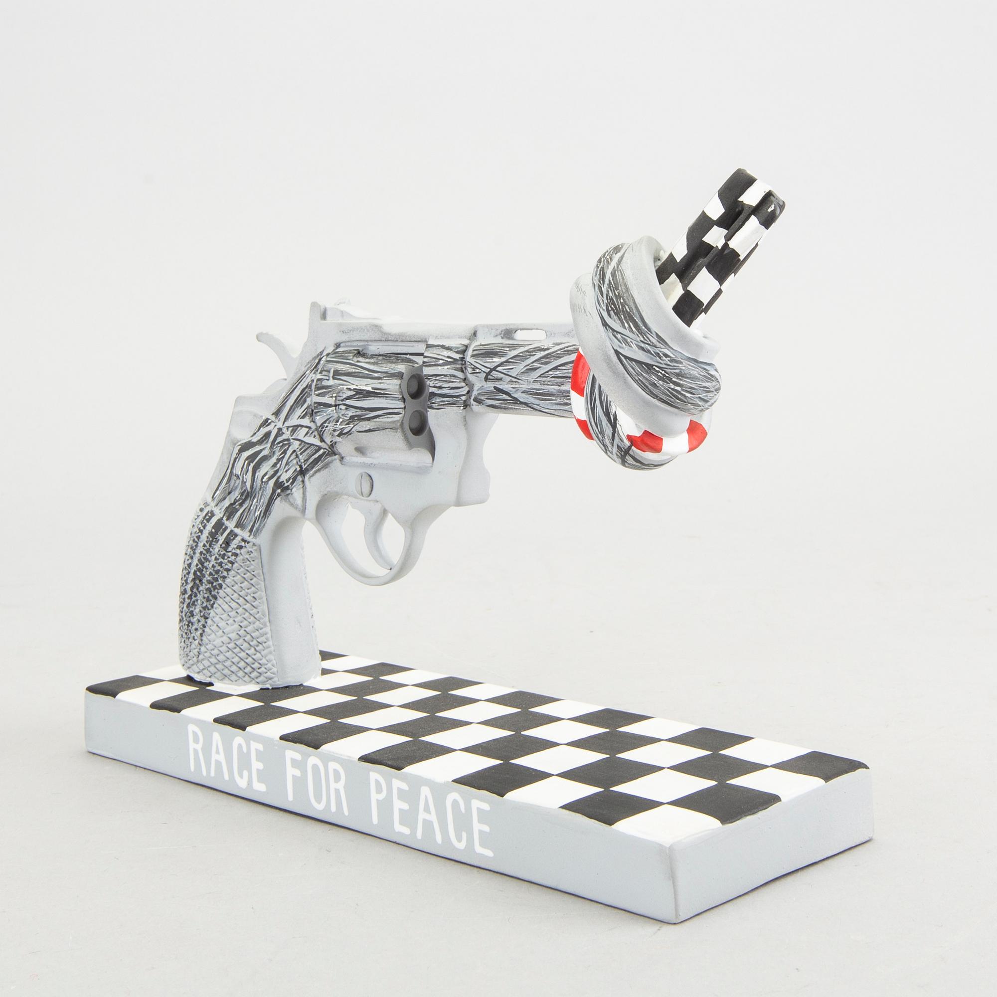 Carl Fredrik Reuterswärd, Non-Violence Project Foundation skulptur 2015.