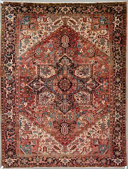 MATTA, Heriz, old. Ca 370x280 cm.