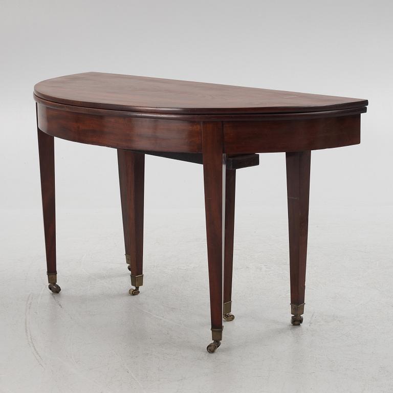 A 19th Century English Dining Table.