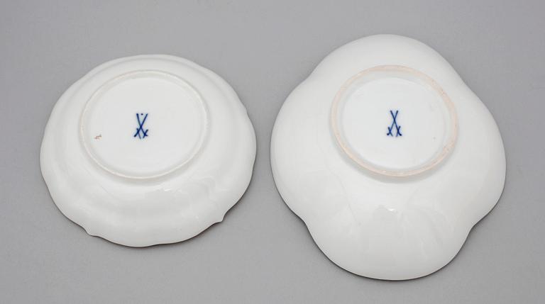 KAFFEKOPPAR MED FAT, 6+2 st. Porslin, Meissen. 1900-tal.