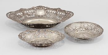 SKÅLFAT, 3 st, silver, utländska stämplar, 1900-talets första hälft. Vikt 555 g.