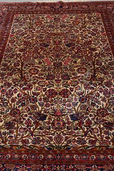 A carpet, a semi-antique silk Kashan, ca 317 x 207-210,5 cm.