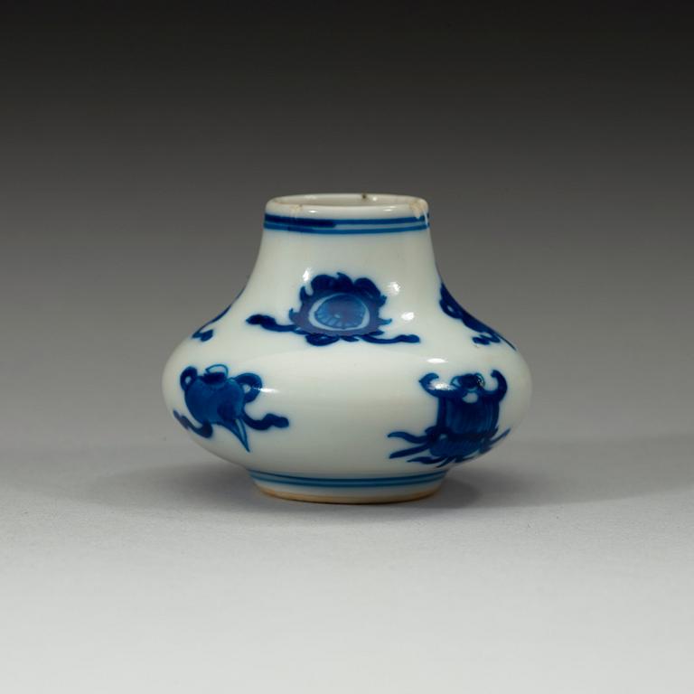 A blue and white miniature vase, Qing dynasty, Kangxi (1662-1722).