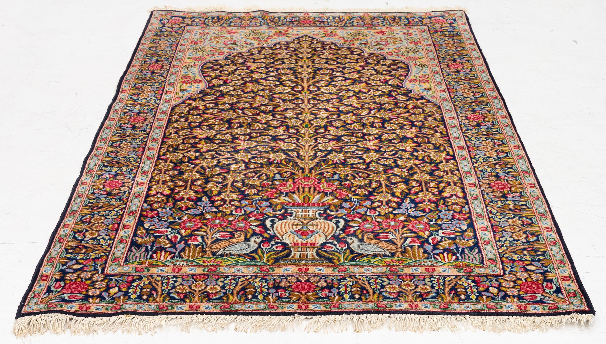 Carpet, Kirman, approx. 210 x 125 cm.